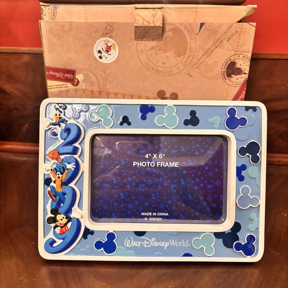 Disney Parks 2009 Walt Disney World 4x6 Photo Frame Mickey Donald Goofy Resin
